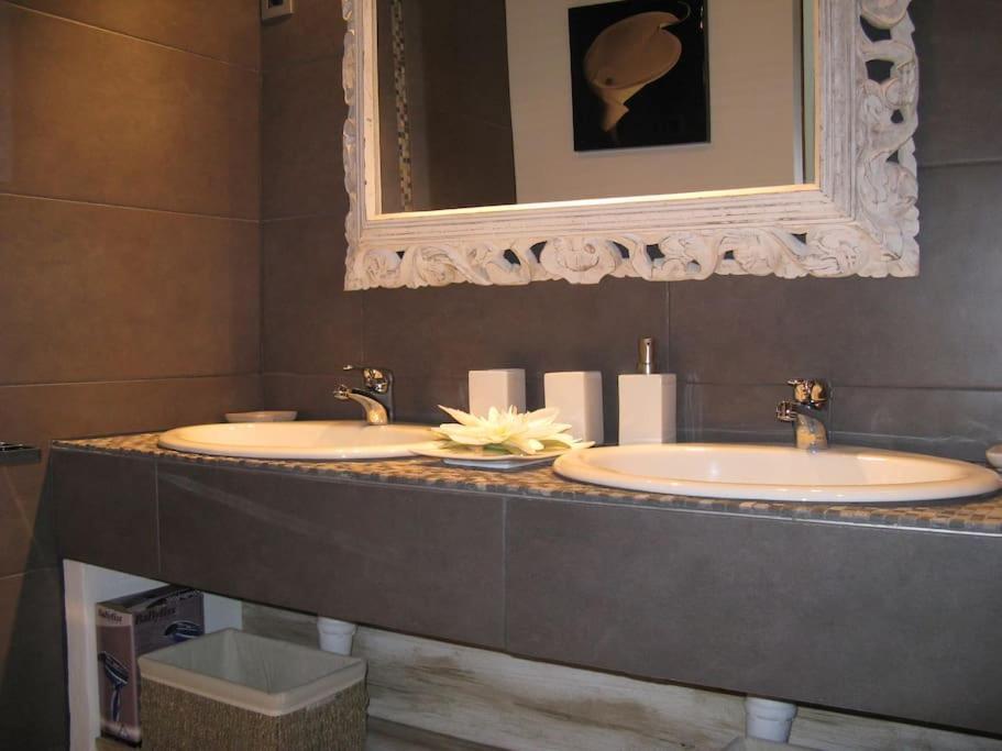 Le Maset Des Aires Avec Vue Sur Le Luberon Et Son Jacuzzi Exterieur Disponible De Juin A Mi-Septembre Maubec  외부 사진